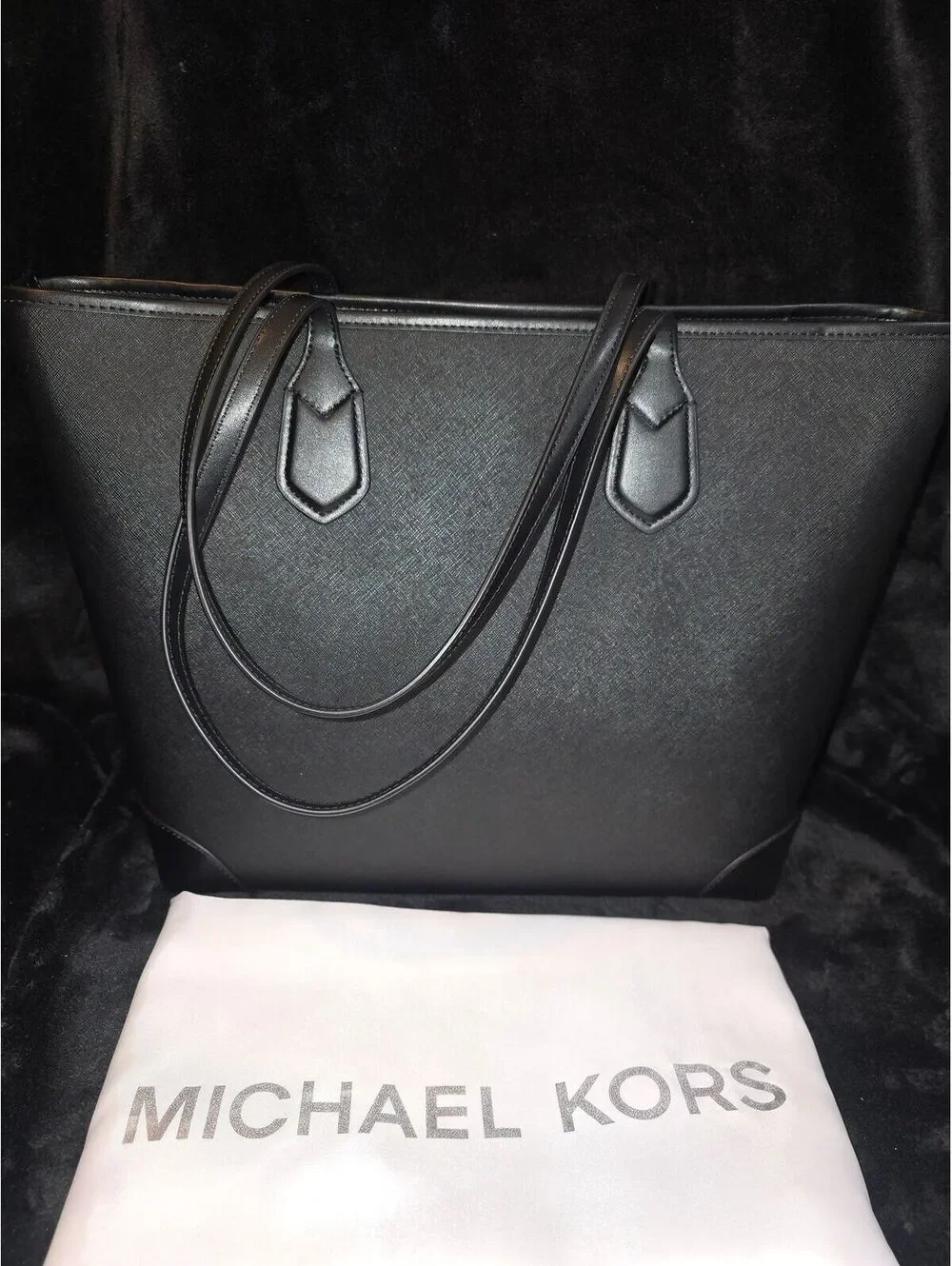 30. NWT MICHAEL Michael Kors' Saylor Tote